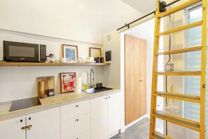 Fridge, microwave, stovetop, coffee/tea maker - Modern Micro Loft in Art Hub by Stay Here PR (San Juan)