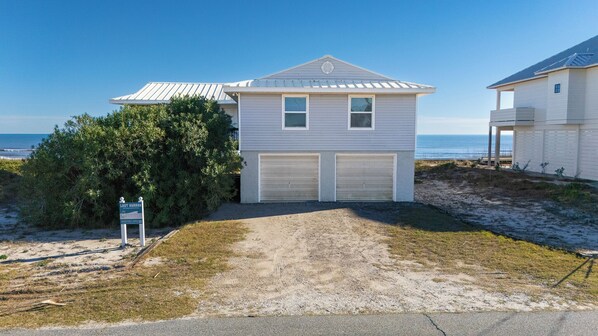 Exterior - BECOME AN ISLAND CASTAWAY in this cozy, fun in the sun, beachfront home. (St. George Island)