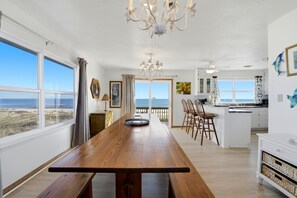 Dining - BECOME AN ISLAND CASTAWAY in this cozy, fun in the sun, beachfront home. (St. George Island)