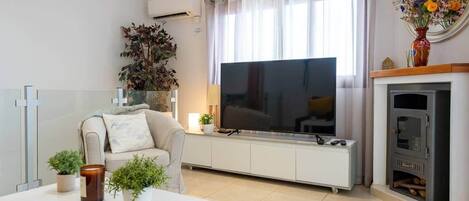 TV, fireplace