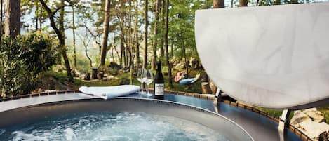 Luxury Mobile Home, Multiple Bedrooms, Mountainside (Theodosius Glamping Private Sauna) | Outdoor spa tub