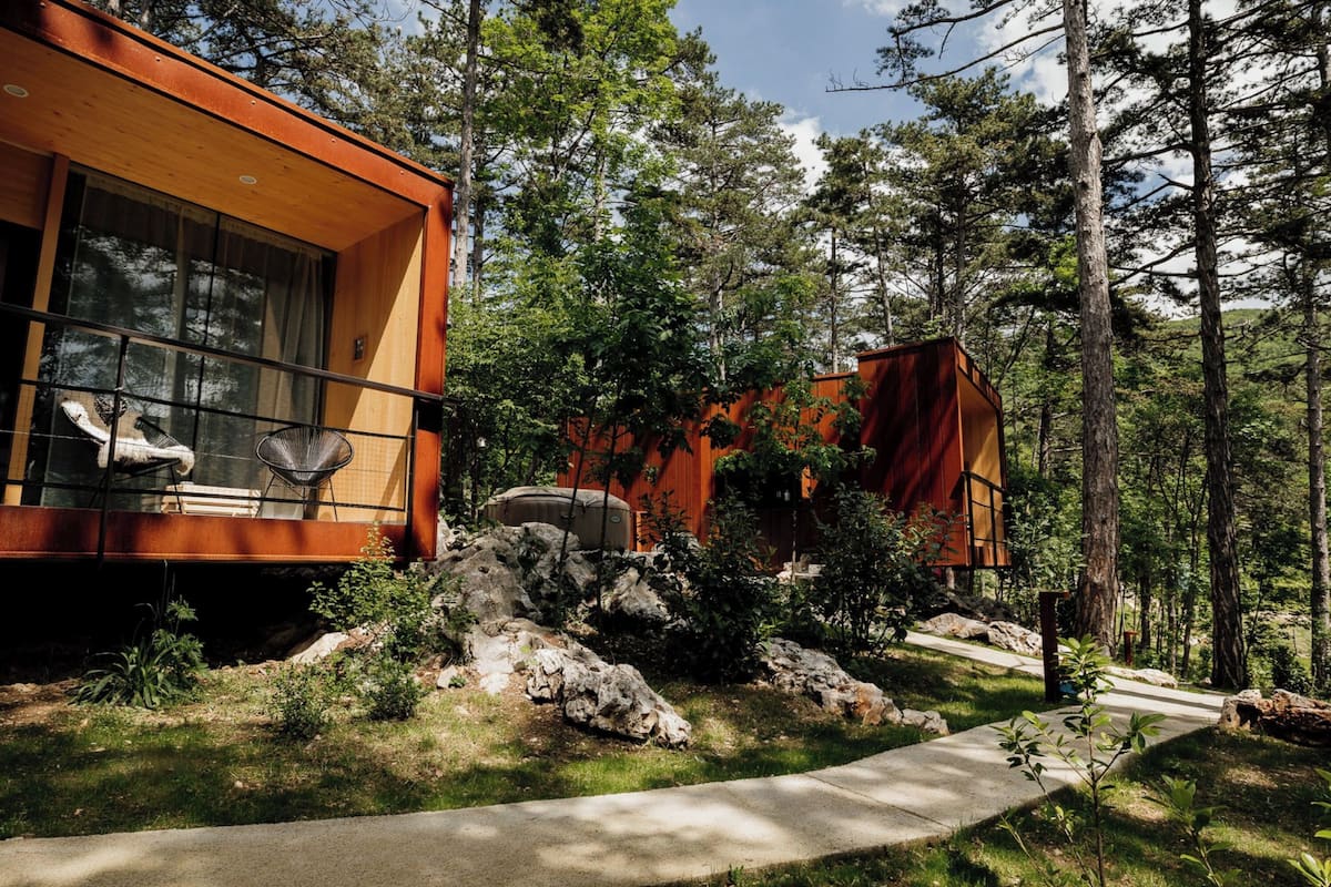 Nhà di động Cao cấp, 1 phòng ngủ, máy điều hòa, cạnh núi (Theodosius Glamping Private Sauna &) | Hiên