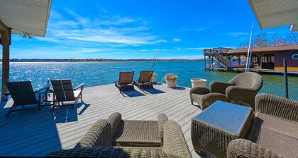 Large lakefront home on the best part of the lake – spacious with stunning views