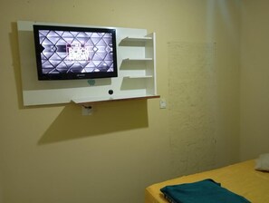 Double Room | Iron/ironing board, free WiFi - Hostel Bryan Tatuape (São Paulo)