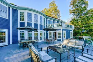 Outdoor dining - Lakefront home with private hot tub, WiFi, fun rec room, & beach area (Mineral)