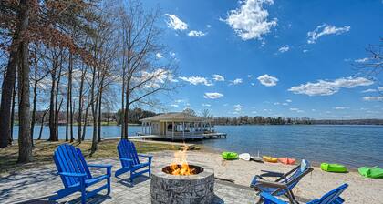 5BR and 5.5 BA Lakefront Home w/private hot tub and dogs ok!