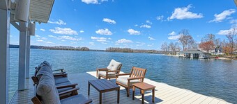 5BR and 5.5 BA Lakefront Home w/private hot tub and dogs ok!