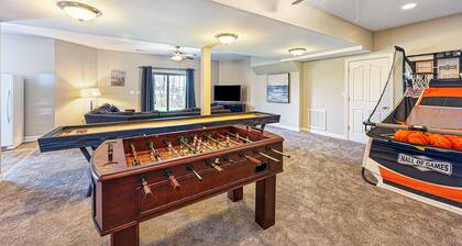 5BR and 5.5 BA Lakefront Home w/private hot tub and dogs ok!