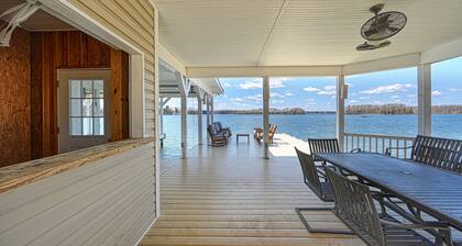 5BR and 5.5 BA Lakefront Home w/private hot tub and dogs ok!