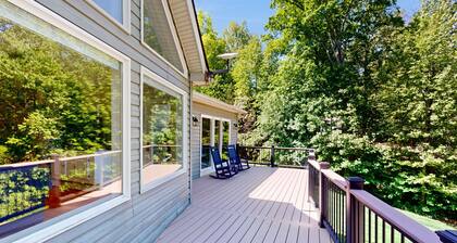 Exquisite dog-friendly home with kayaks, pool table, hot tub, & washer/dryer