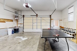 Games room - Lake Anna home on large corner lot with kayaks, paddleboard, firepit & grill (Bumpass)