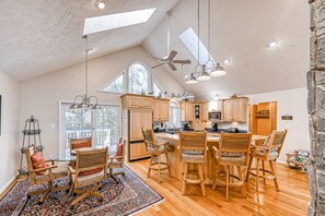 Dining - Stunning lakeside home with dock, large deck, kayaks, firepit, & pool table (Bumpass)