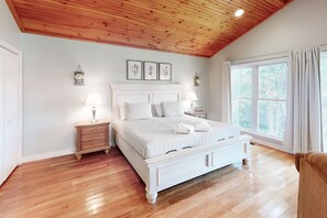 Iron/ironing board, free WiFi, bed sheets - Lakefront home with granite counters, fireplace, lake views, & dock (Mineral)