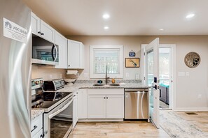 Fridge, microwave, oven, stovetop - Lakefront, dog-friendly home with dock, paddleboards & firepit (Mineral)