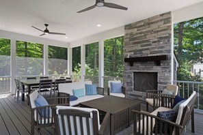 Outdoor dining - Custom lakefront home with private beach, dock & firepit (Bumpass)