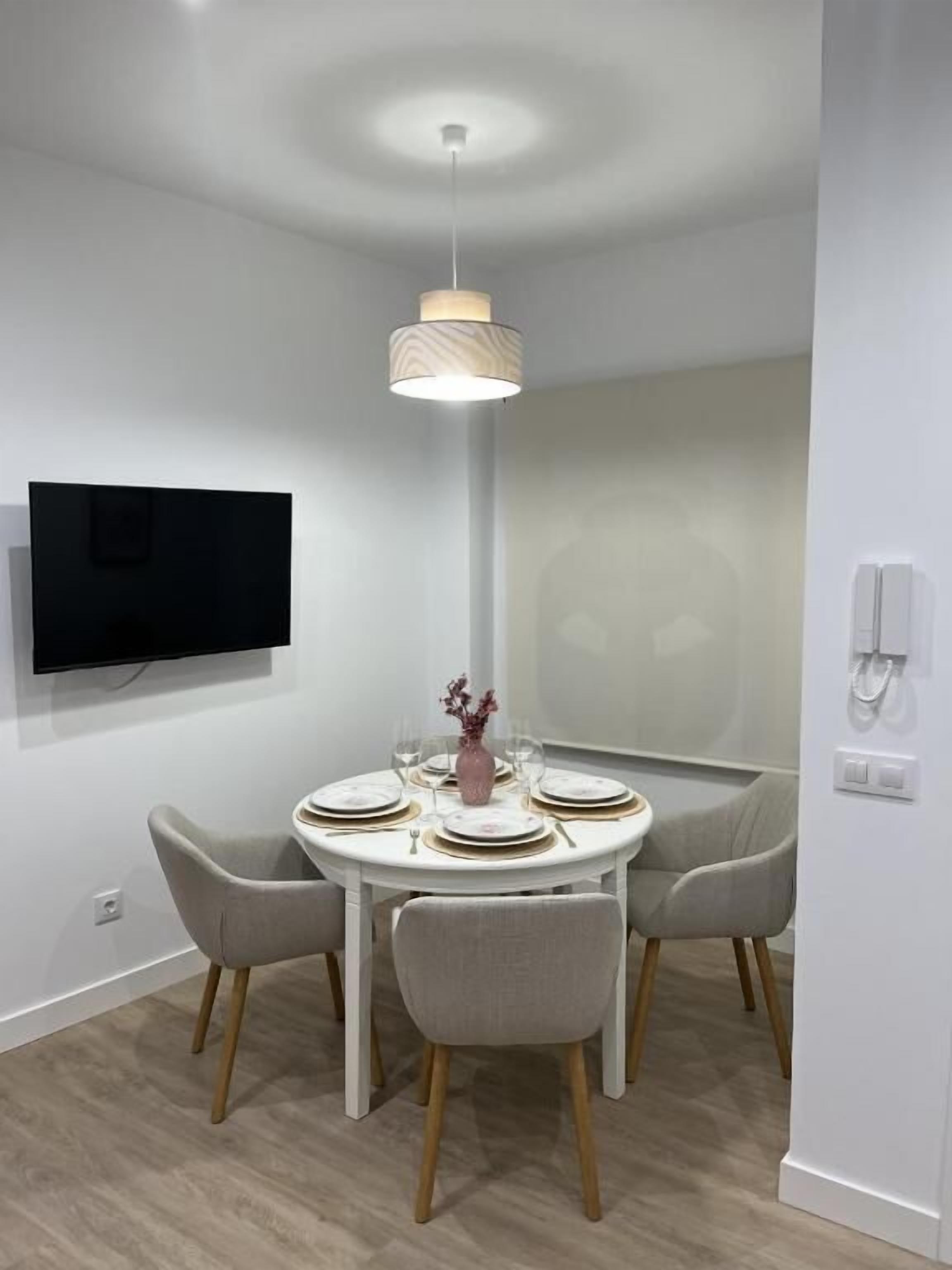 Apartamento, vista para a cidade | Opções para refeição