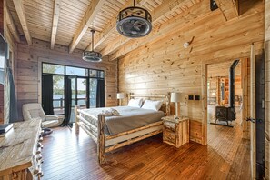 6 bedrooms, iron/ironing board, free WiFi, bed sheets - Lakefront Cabin w/ Hot Tub, Boat Dock, WiFi, a Game Room & Firepit - Dogs OK (Mineral)