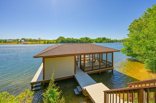 Dog-friendly, lakefront home with private dock, 2 kayaks, decks & game room