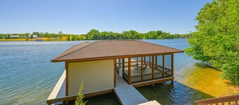 Dog-friendly, lakefront home with private dock, 2 kayaks, decks & game room