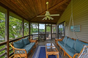 Property grounds - Huge lakefront home with A/C, sunroom, boat ramp, WIFI,game room, deck, & kayaks (Louisa)