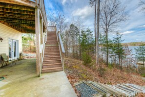 Terrace/patio - Dog-friendly, lakefront vacation home w/ a boat house, kayaks, & paddleboards (Mineral)