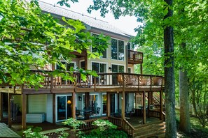 Exterior - Spacious lake lodge with a private dock, wraparound decks & foosball (Mineral)