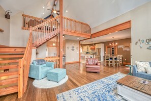 TV, ping pong - Lakefront home with private hot tub, dock, grill, game room, lake views & kayaks (Bumpass)