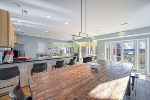 Dining - Beautiful Private Lakefront Property with Amenities & Activities Galore! (Bumpass)
