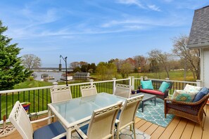 Outdoor dining - Dog-friendly lake luxury with dry sauna, hot tub, game room (Bumpass)