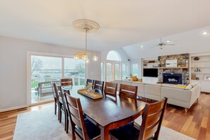 Dining - Dog-friendly lake luxury with dry sauna, hot tub, game room (Bumpass)