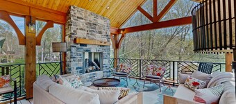 Tranquil lakefront retreat with hot tub, screened porch, kayaks, and more