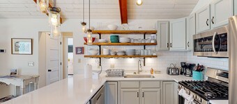 Spacious house with water view, kayaks, foosball table, deck, firepit