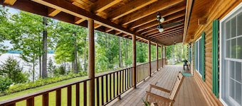 Relaxing lakeside cabin with private dock, firepit, boat ramp and water access