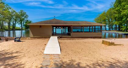 Spacious lakefront house w/private hot tub, deck, fire pit & grill