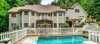 Lakefront with pool, hot tub, dock, SUPs, water carpet, billiards, foosball, gym
