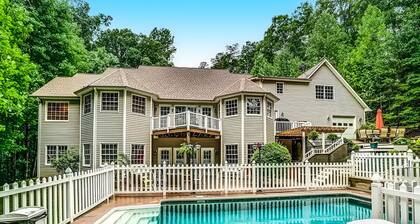 Lakefront with pool, hot tub, dock, SUPs, water carpet, billiards, foosball, gym
