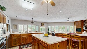 Unclassified image, 3 of 46, button - Rustic lakehouse with views, kayaks, Wifi, Central AC & cozy firepit nights (Bumpass)