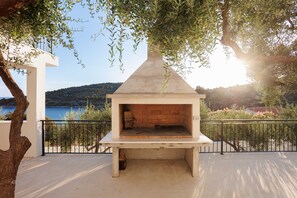 Terrace/patio - Villa La Fortezza with sea view (Sevid)