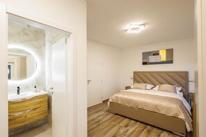 5 bedrooms, iron/ironing board, free WiFi, bed sheets - Villa La Fortezza with sea view (Sevid)