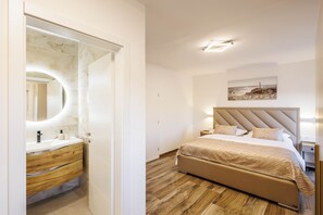 5 bedrooms, iron/ironing board, free WiFi, bed sheets - Villa La Fortezza with sea view (Sevid)