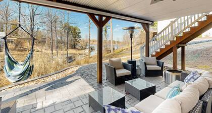 Stellar lakefront oasis with kayaks, SUP, firepits, dock, & games - dog-friendly