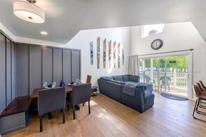 Living area - Three-story lakefront home w/ covered boat slip, and tennis/pickleball access (Mineral)