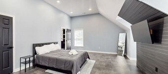 Dog-Friendly spacious house w/private pool, private pool table & ping pong table