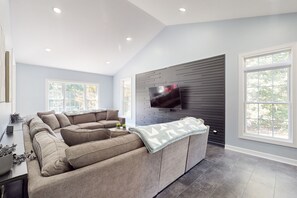 Fernseher, Tischtennisplatte