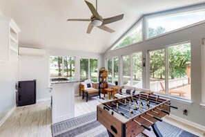 Games room - Renovated house with private pool, water access, boat launch, game room & deck (Mineral)