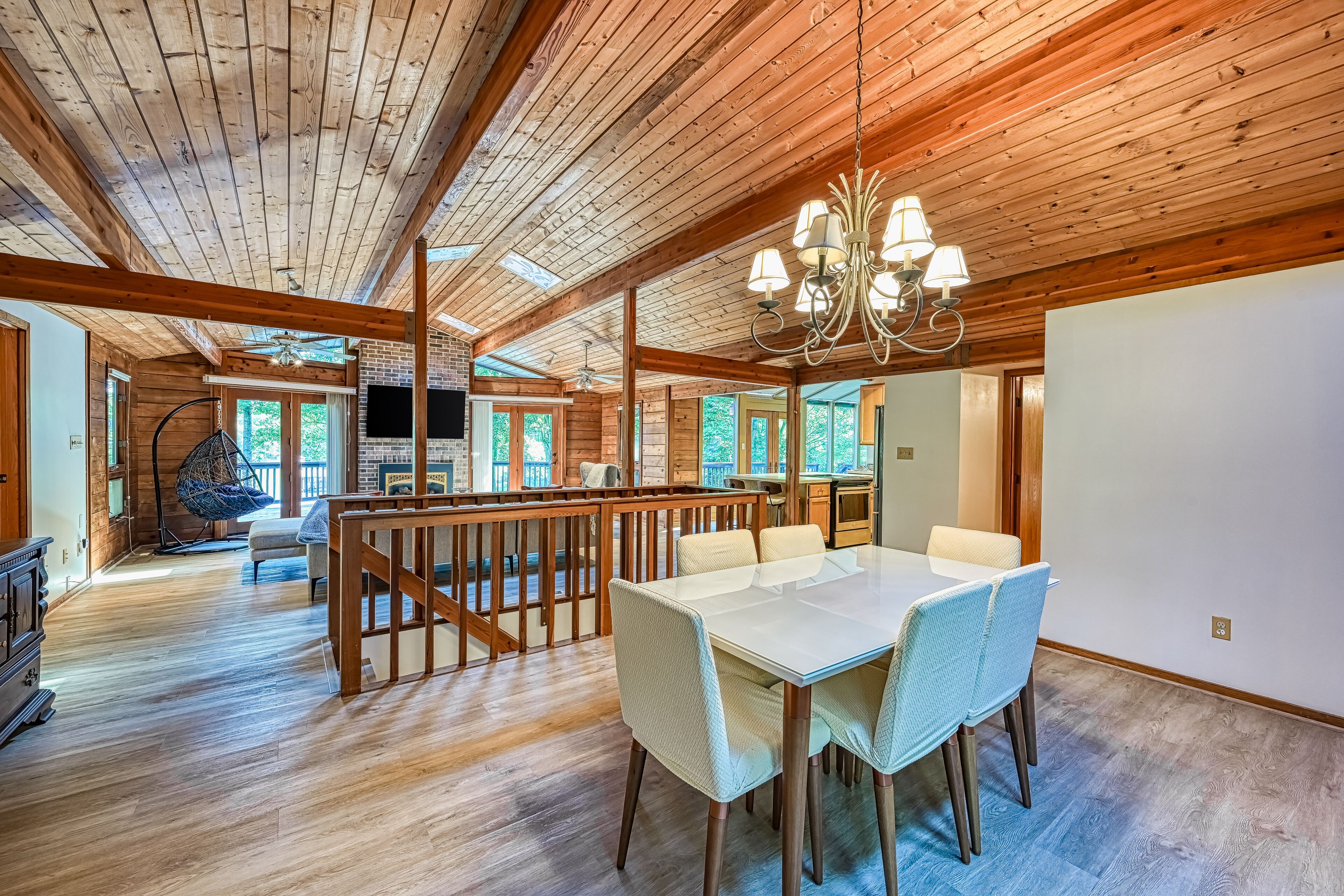 Lakefront Retreat W/private Dock, Fast Wifi, Gas Grill & Central Ac, Dogs - Lake Anna, VA