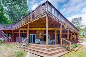 Property grounds - Lakefront retreat w/private dock, fast WiFi, gas grill & central AC, dogs (Mineral)