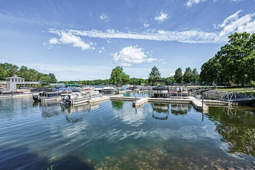 Laid-back lake house with porch, deck, grill, firepit, game room, AC, & W/D