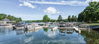 Laid-back lake house with porch, deck, grill, firepit, game room, AC, & W/D