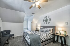 3 bedrooms, free WiFi, bed sheets - Laid-back lake house with porch, deck, grill, firepit, game room, AC, & W/D (Mineral)